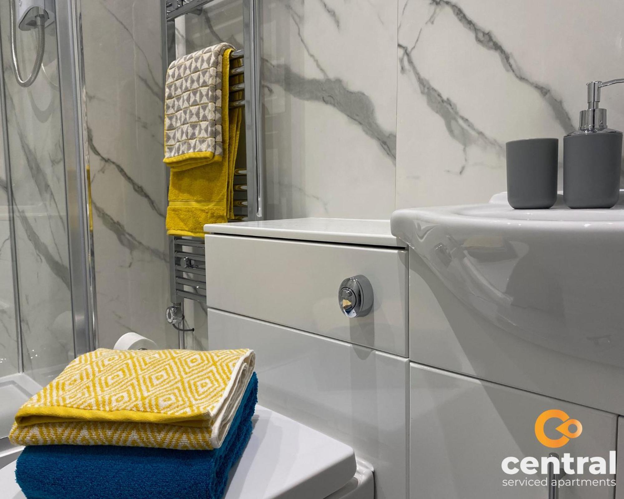 Central Serviced Apartments - Cosy 1 Bedroom - Modern - Close To Transport Links - Quiet Neighbourhood - Fast Wifi - Fully Equipped - Smart Tvs In All Rooms - Monthly Stays Welcome - Free Street Parking - Ideal Relocation To Dundee Accommodation المظهر الخارجي الصورة