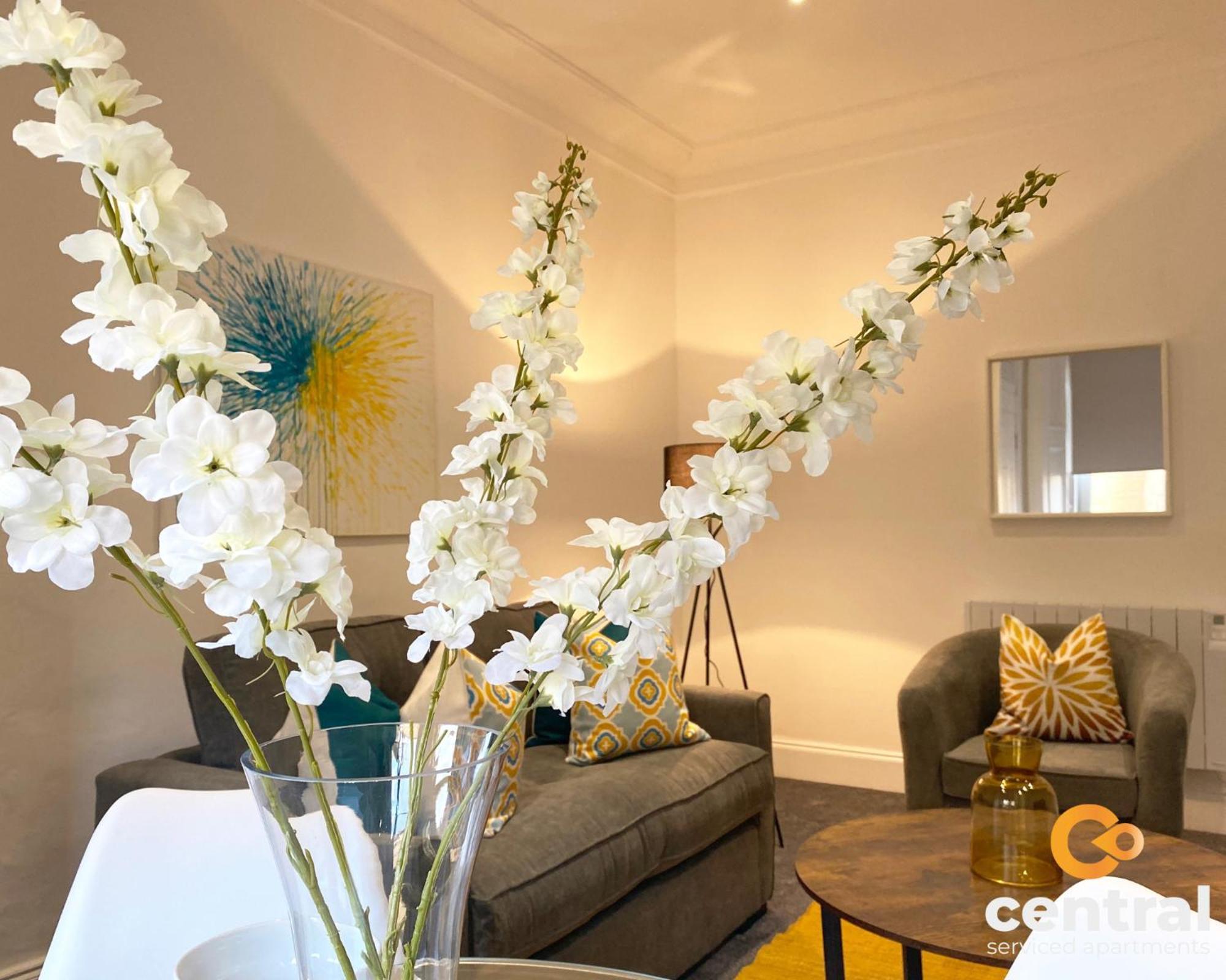 Central Serviced Apartments - Cosy 1 Bedroom - Modern - Close To Transport Links - Quiet Neighbourhood - Fast Wifi - Fully Equipped - Smart Tvs In All Rooms - Monthly Stays Welcome - Free Street Parking - Ideal Relocation To Dundee Accommodation المظهر الخارجي الصورة